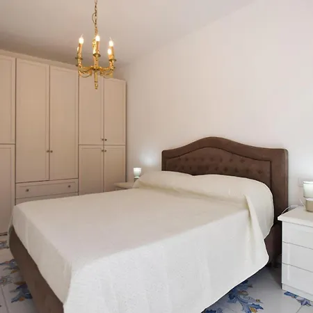 Stunning In Apartment Laureana Cilento